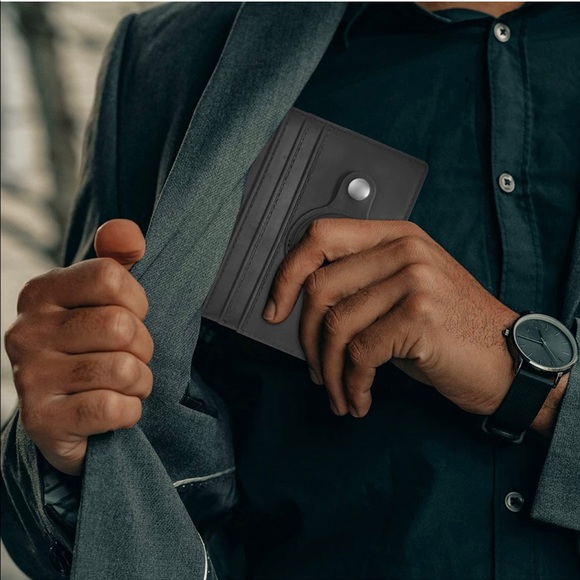 Credit Card Wallet with Built In AirTag Holder - Picture 3 of 6